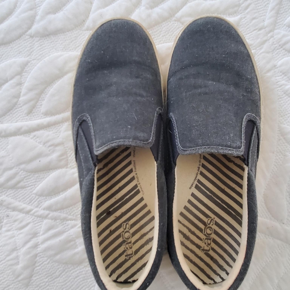 Taos Footwear Men's Charcoal Slip-On Loafers